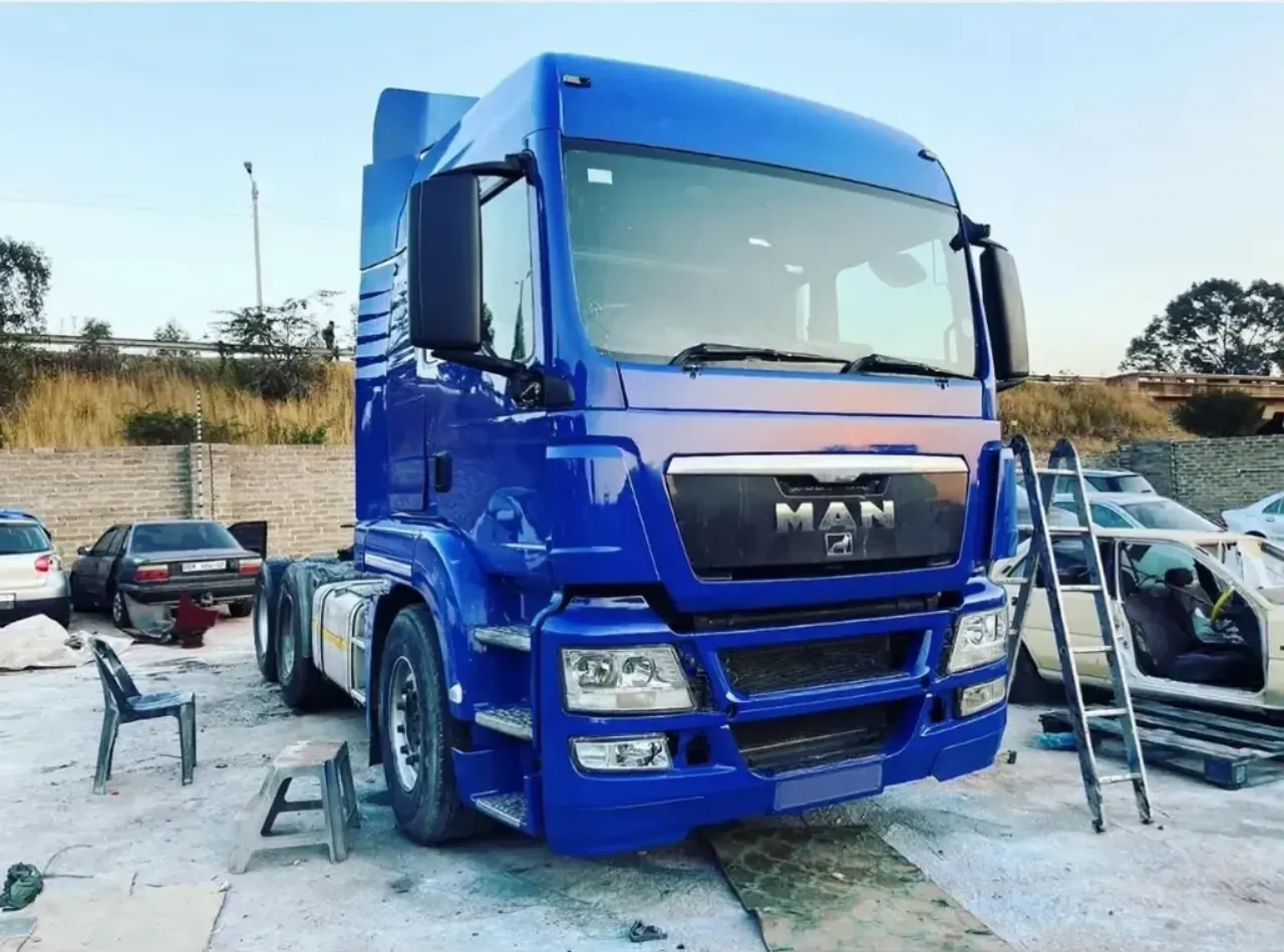 After respray and ceramic coating – truck with deep gloss and long-term paint protection