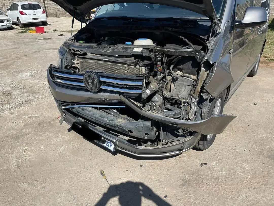 Before collision repair – Volkswagen Caravelle with front smash damage
