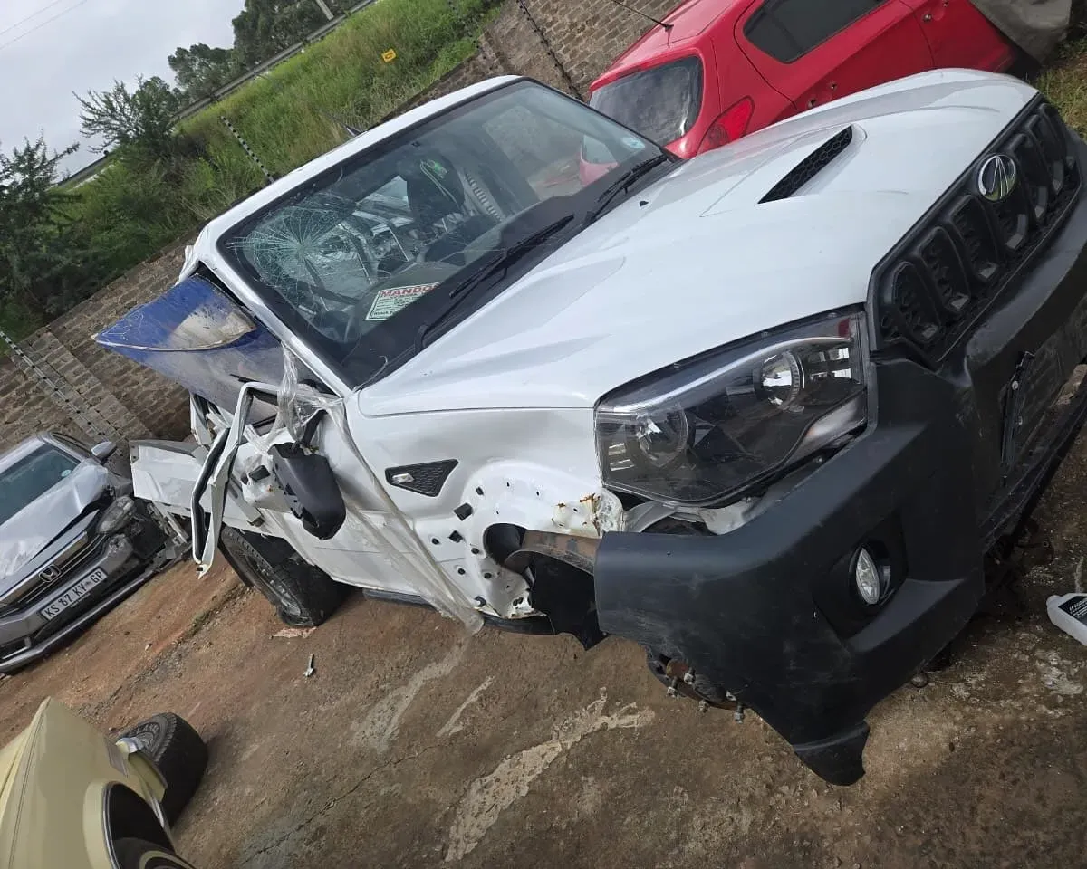 Before structural alignment – Mahindra pickup with bent chassis and frame damage